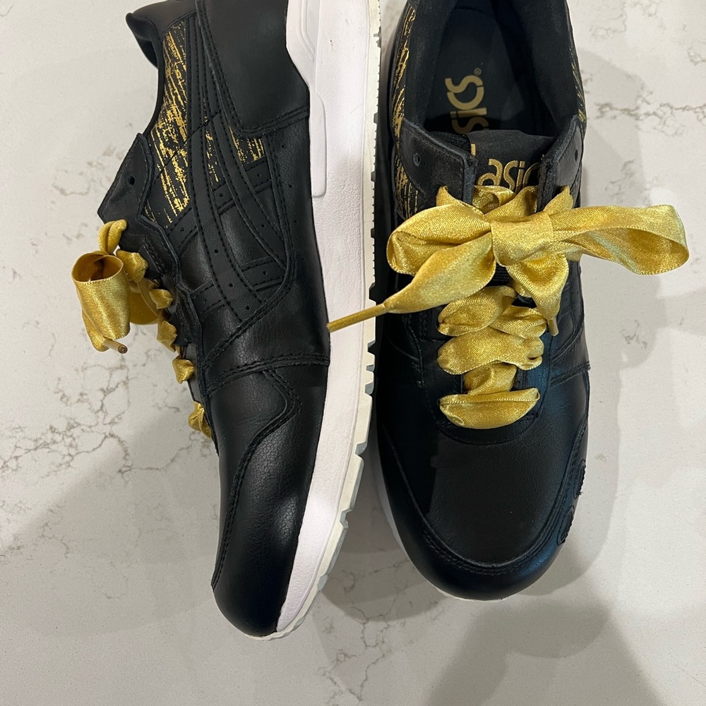 ASICS Tiger Gel Lyte Tennis Shoes